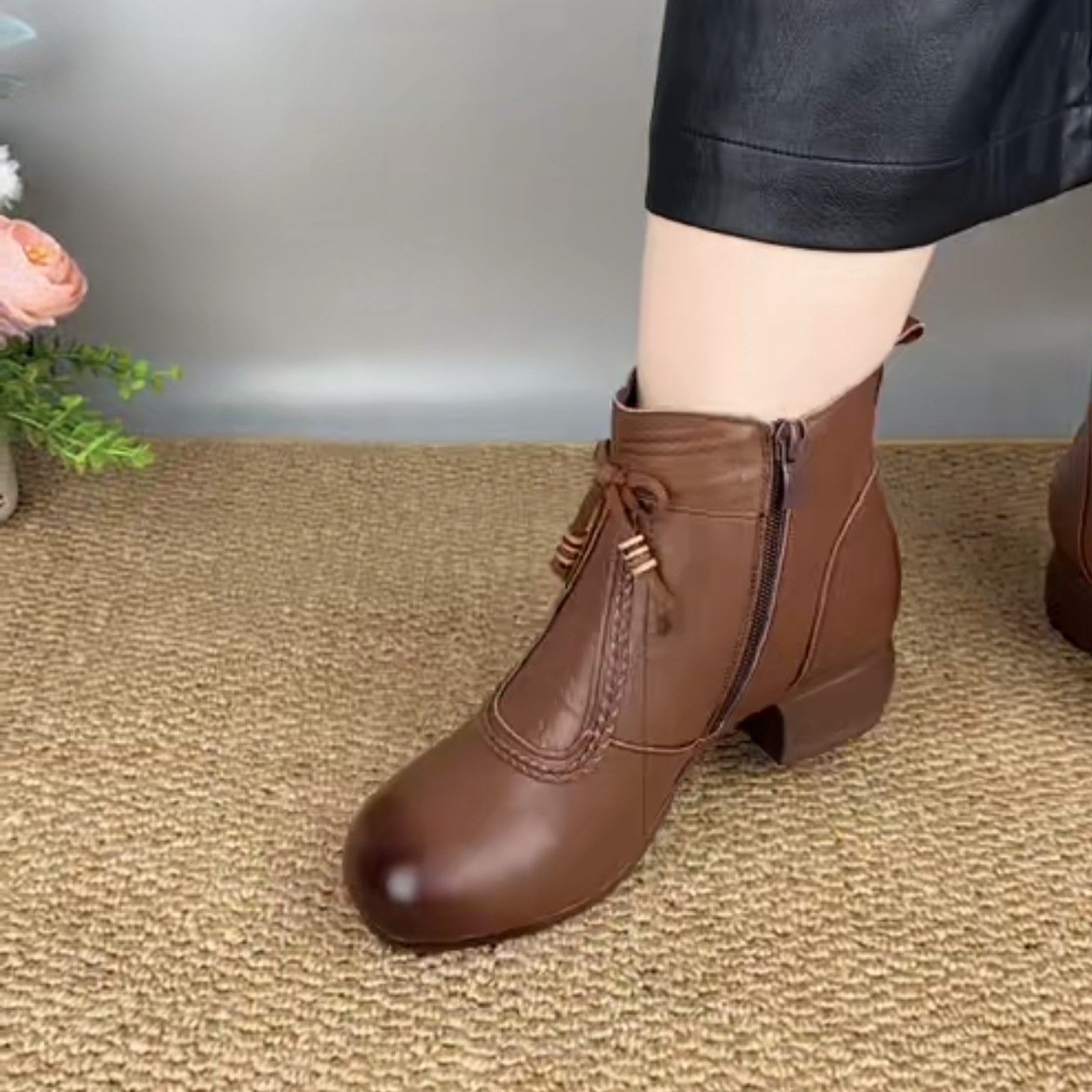 秋冬新款低跟短靴女鞋圆头软底舒适百搭气质粗跟短单靴棉靴马丁靴