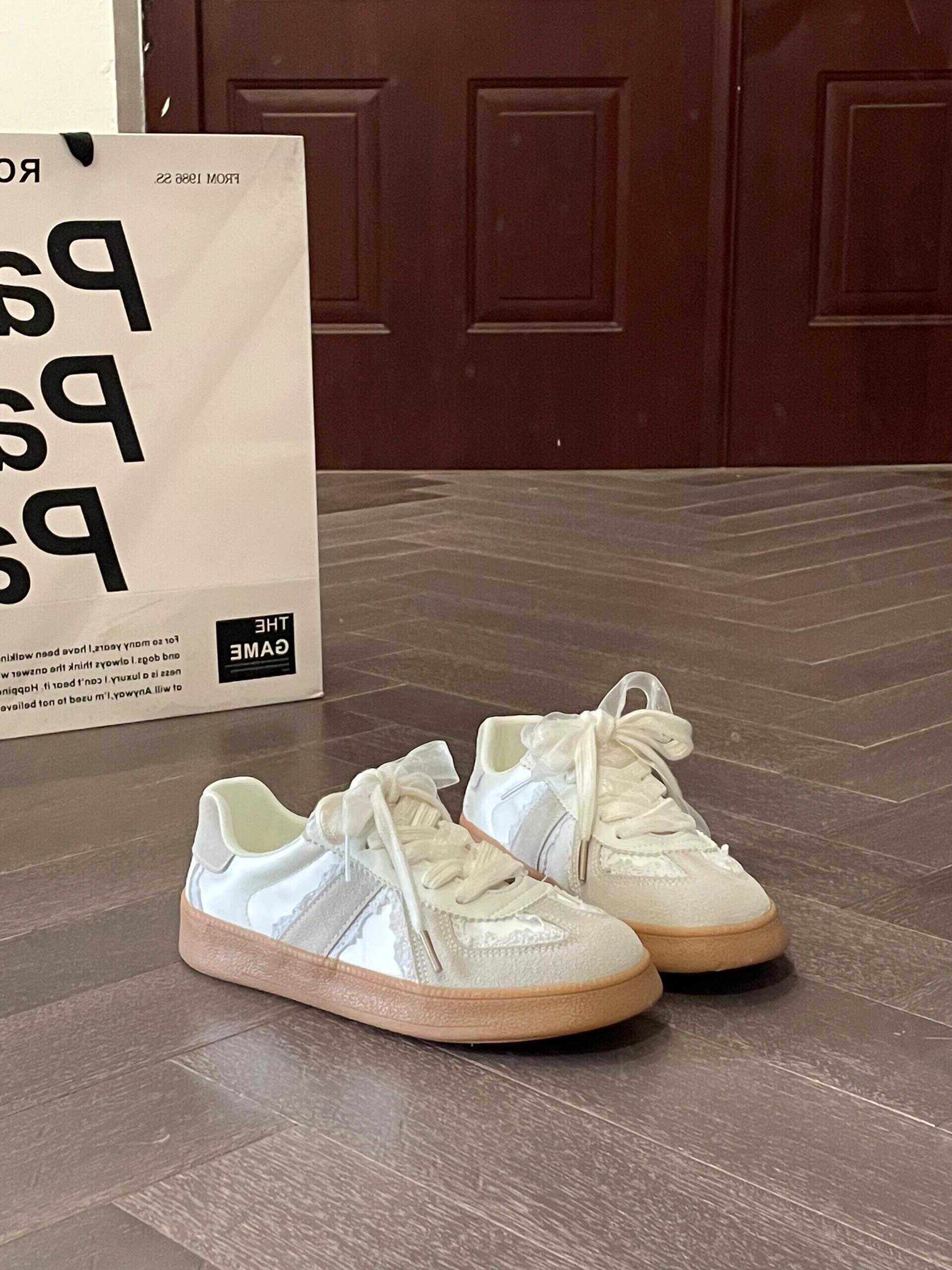 复古清冷的高级感德训鞋女2024新款原创小众新中式国风蕾丝小白鞋