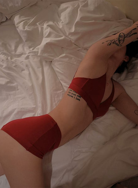 TD 7色可选新年礼物羊绒蛋白三角杯无钢圈女士文胸套装