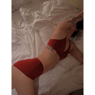 TD 7色可选新年礼物羊绒蛋白三角杯无钢圈女士文胸套装