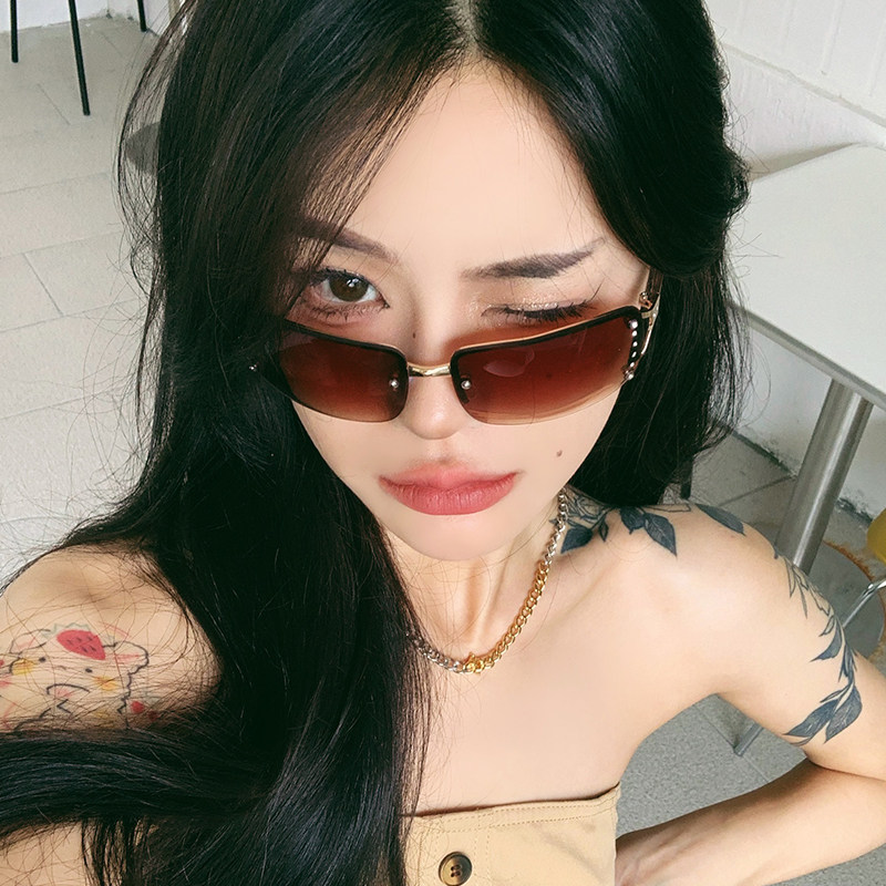 桔里防紫外线千禧风女款潮流墨镜