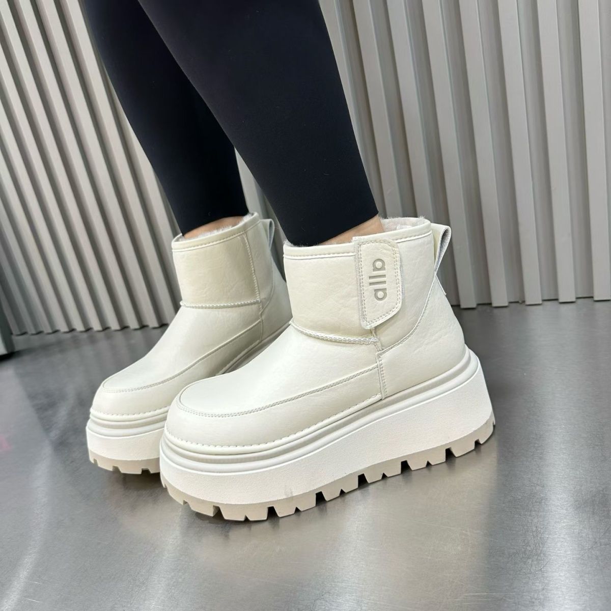 厚底雪地靴女2025冬季新款加绒加厚保暖东北棉鞋真皮真毛白色棉靴