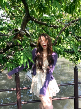 宅宅Athome//伊甸春园 小碎花甜美吊带连衣裙V领显瘦纯欲度假裙