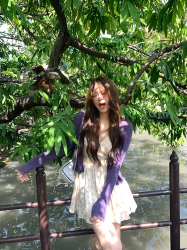 宅宅Athome//伊甸春园 小碎花甜美吊带连衣裙V领显瘦纯欲度假裙