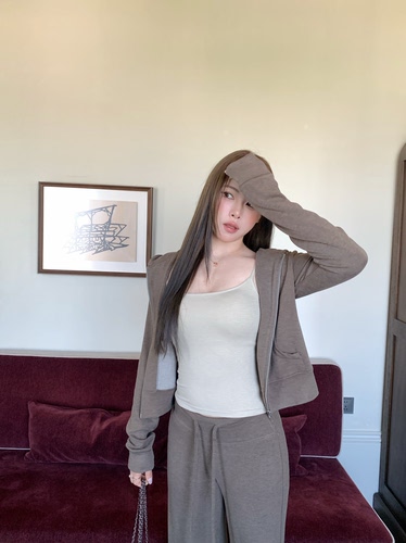 半饱小宅  9/20 晚20点 | 自带胸垫吊带背心