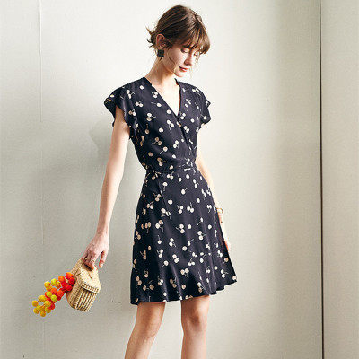 春夏季无袖黑色樱桃印花连衣裙一片式收腰茶歇裙修身显瘦短裙