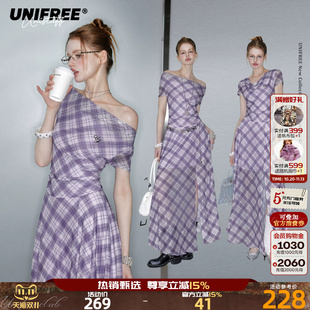 UNIFREE紫色格纹网纱斜肩连衣裙女夏季新款收腰显瘦法式气质长裙