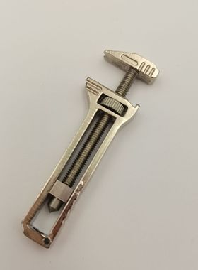 跨境紧凑型钛合金多功能辅助刀具  Compact Titanium Multitool