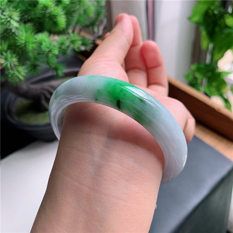 9月新品 56圈口冰糯种飘阳绿缅甸翡翠