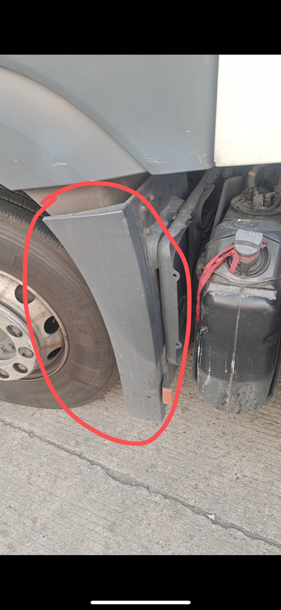 适用进口奔驰2645前车轮眉挡泥板挡条奔驰mp4前轮挡泥板轮眉侧板