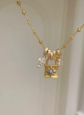 2026拉丝工艺跑环十字架锁包项链轻奢高级感锁骨链小众新款毛衣链