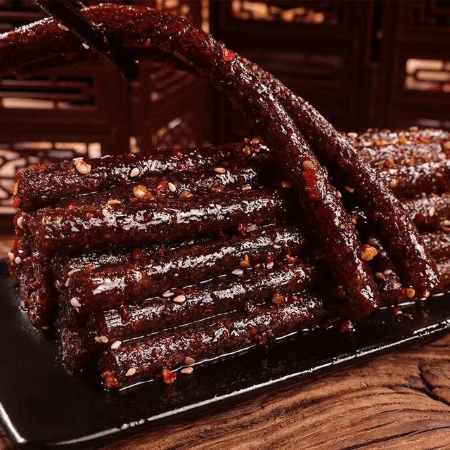 【5大包仅69元】大长筋香辣辣条怀旧80后儿时解馋面筋麻辣零食
