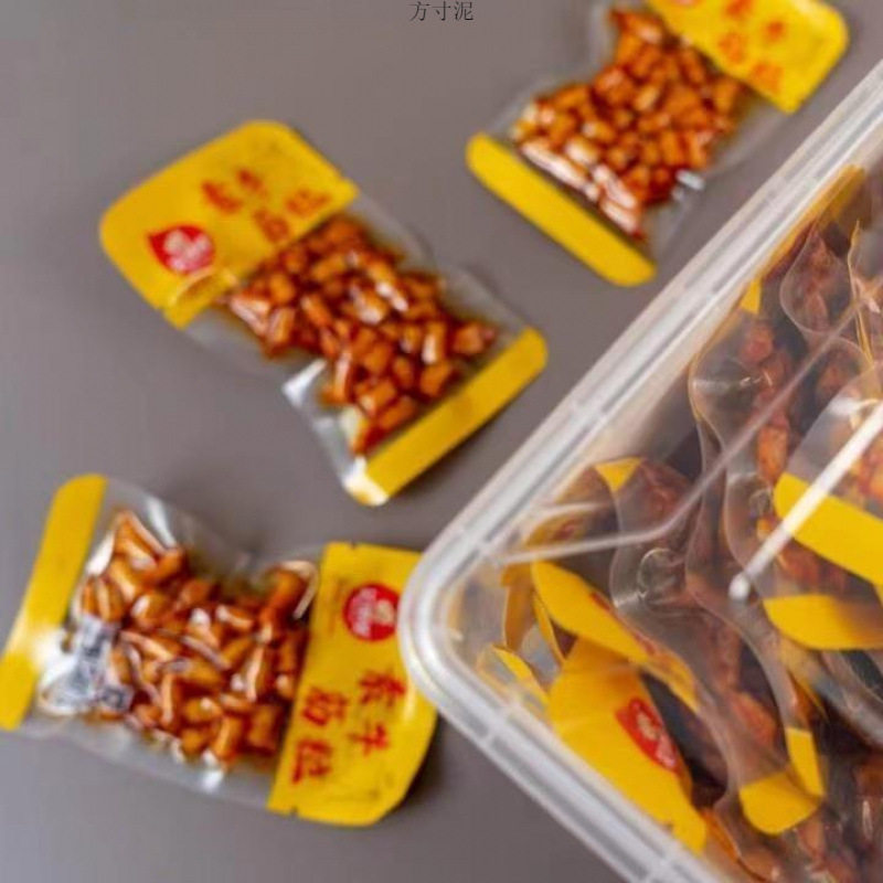 山姆冠名笑辣辣素牛筋粒辣条甜辣味素牛筋素面筋8090怀旧学生宿舍