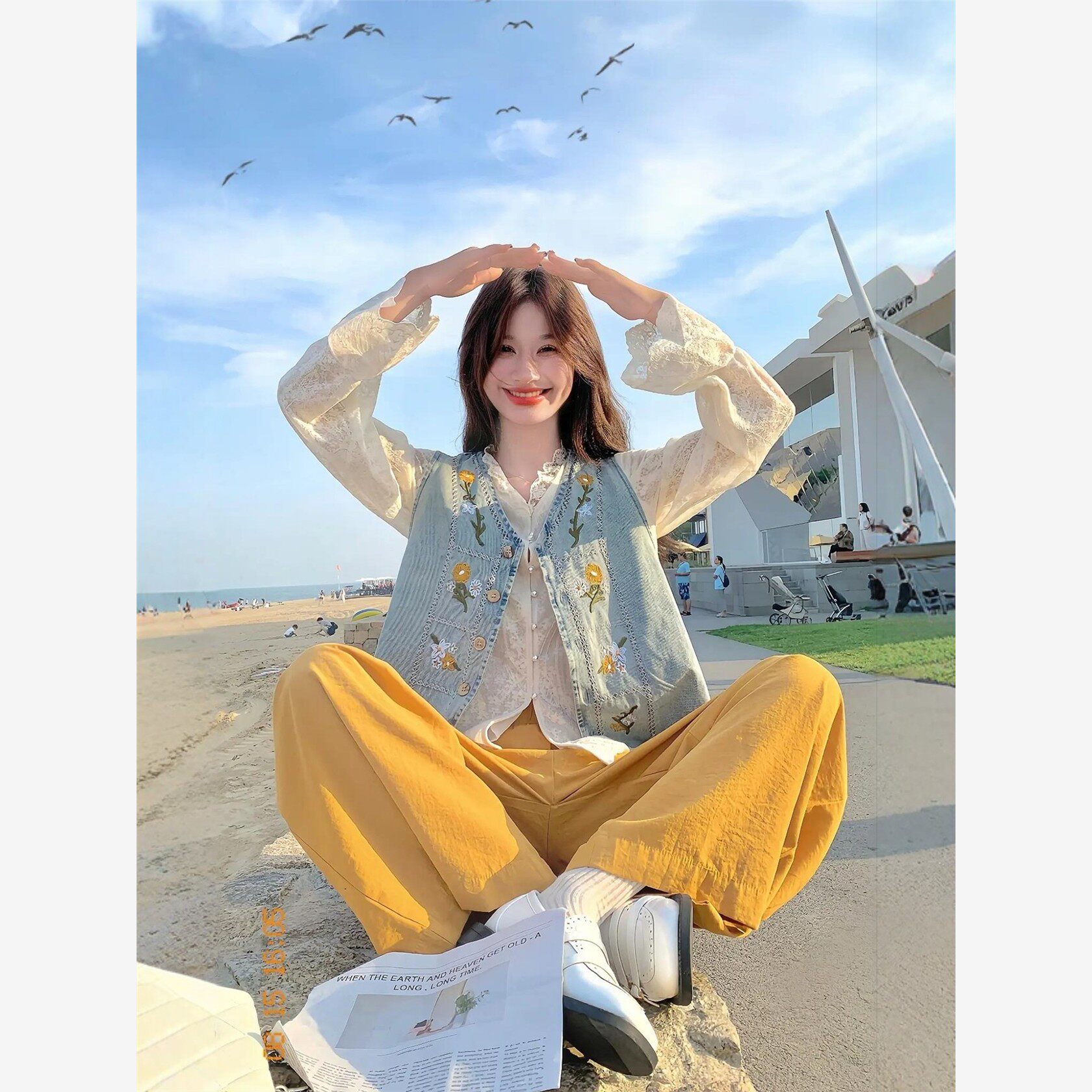 早秋穿搭一整套女2025新款蕾丝上衣叠穿马甲阔腿裤子巨好看的套装