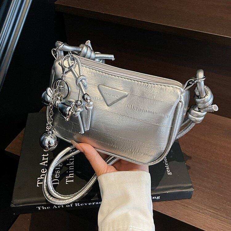 甜酷千禧风银色油皮小方包2026新款洋气百搭斜挎包ins潮流小包女