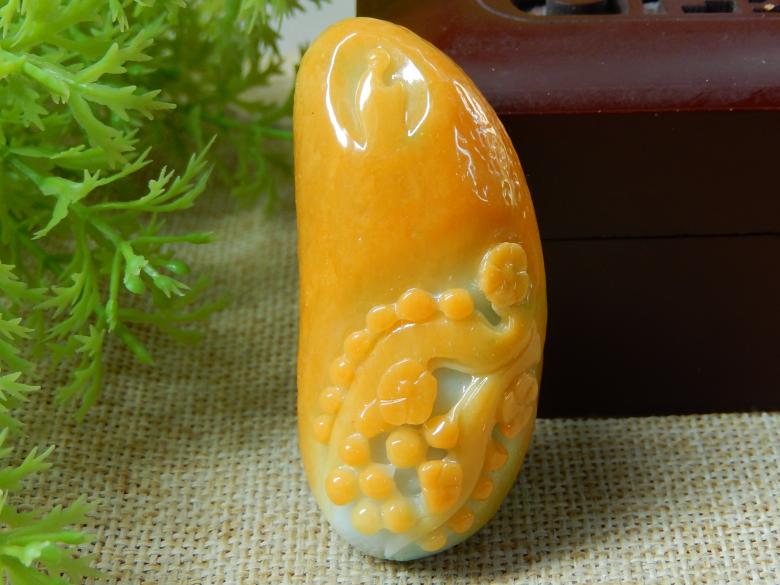 缅甸A货翡翠黄翡梅花悟道挂件