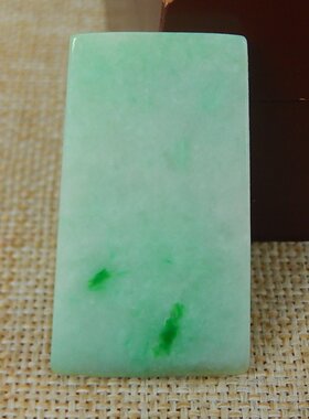 缅甸天然A货翡翠飘绿片料无事牌