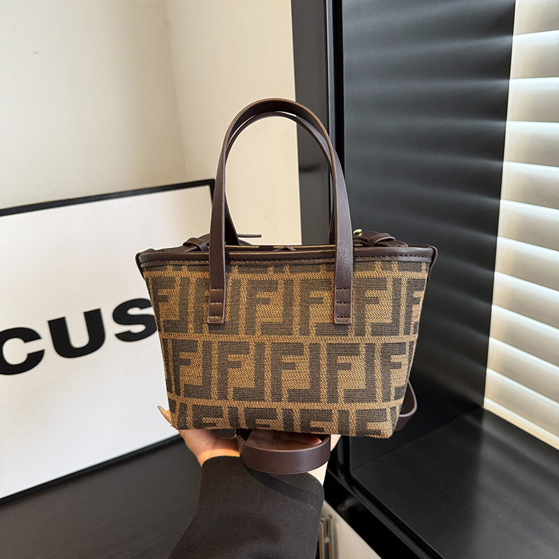 轻奢复古菜篮子水桶包包女2025新款时尚手提包气质百搭单肩包