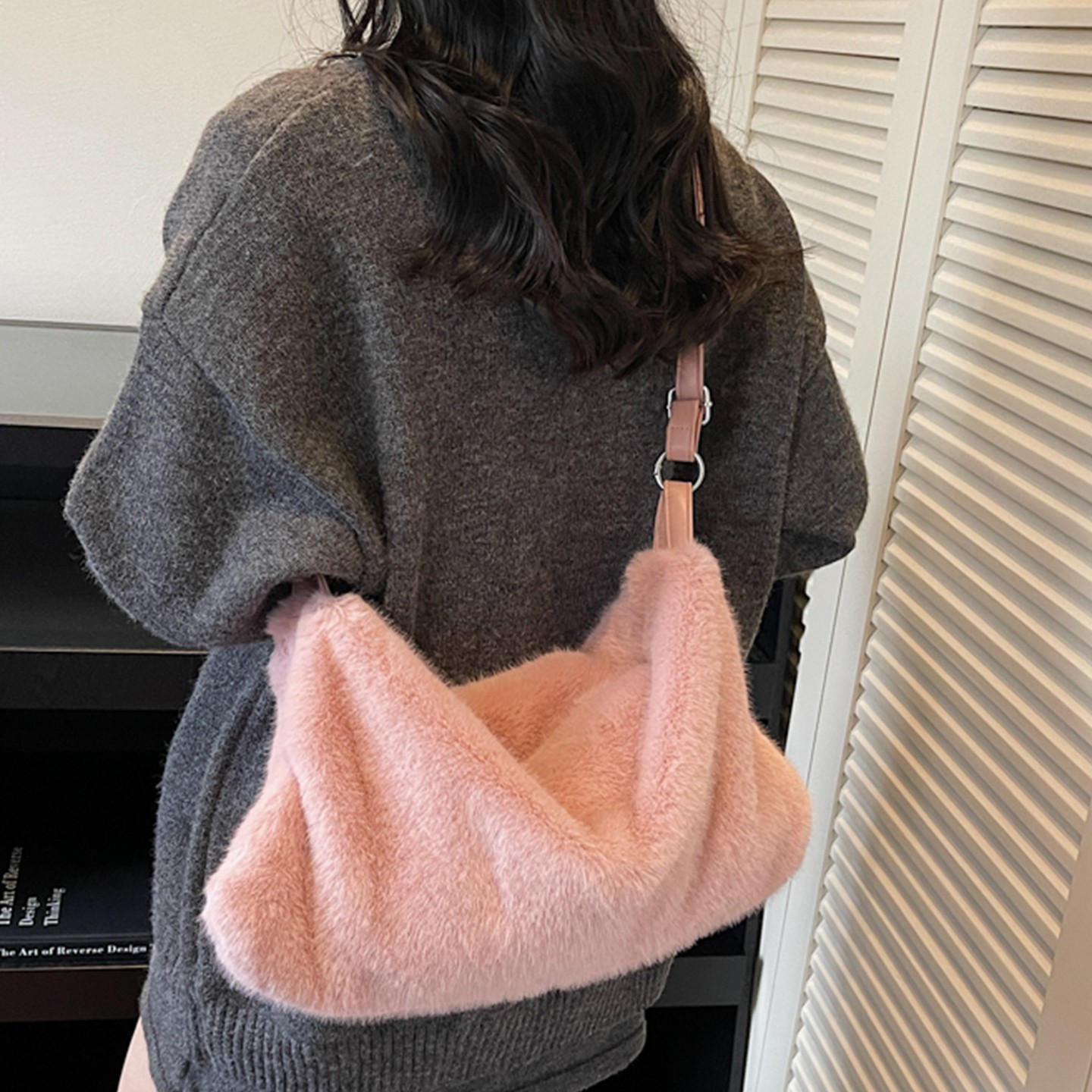 冬季毛绒绒包包女2025新款松弛感大容量单肩斜挎包简约毛毛托特包