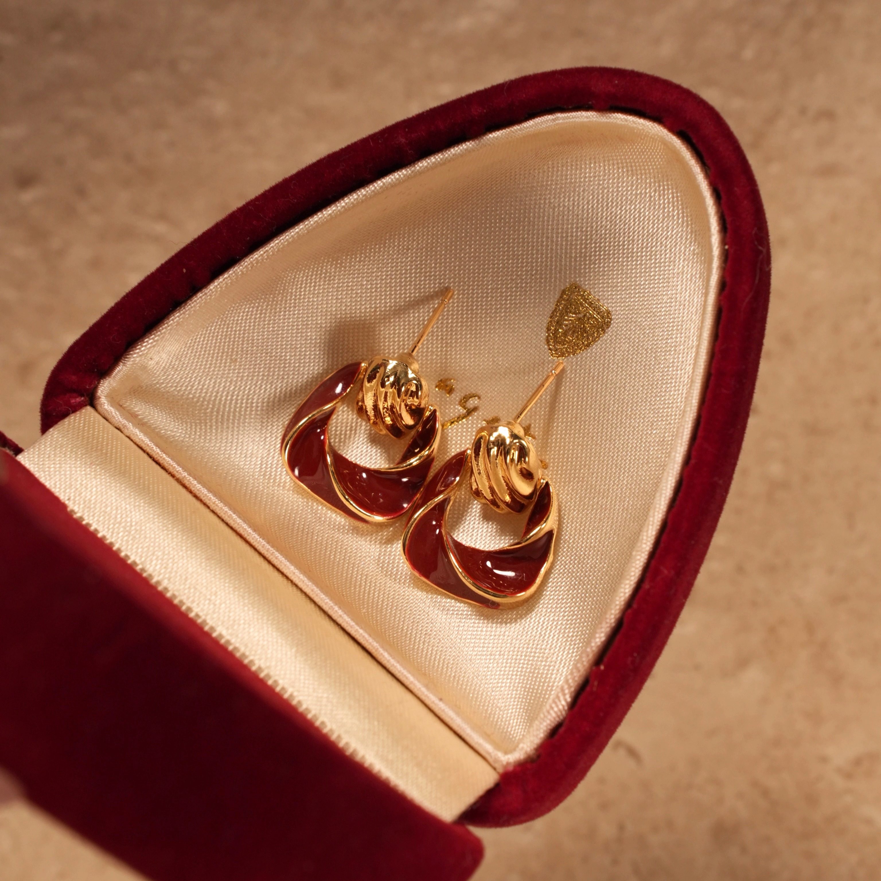 「旋转舞会」法式高级感百搭安可拉红新年酒红显白珐琅釉耳环耳夹,饰品/流行首饰/时尚饰品新,耳环,淘宝优惠券,粉丝福利购,淘宝优惠卷