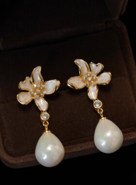 「白色鸢尾」珐琅釉 法式高级小众设计森系花朵水滴珍珠耳环/耳夹