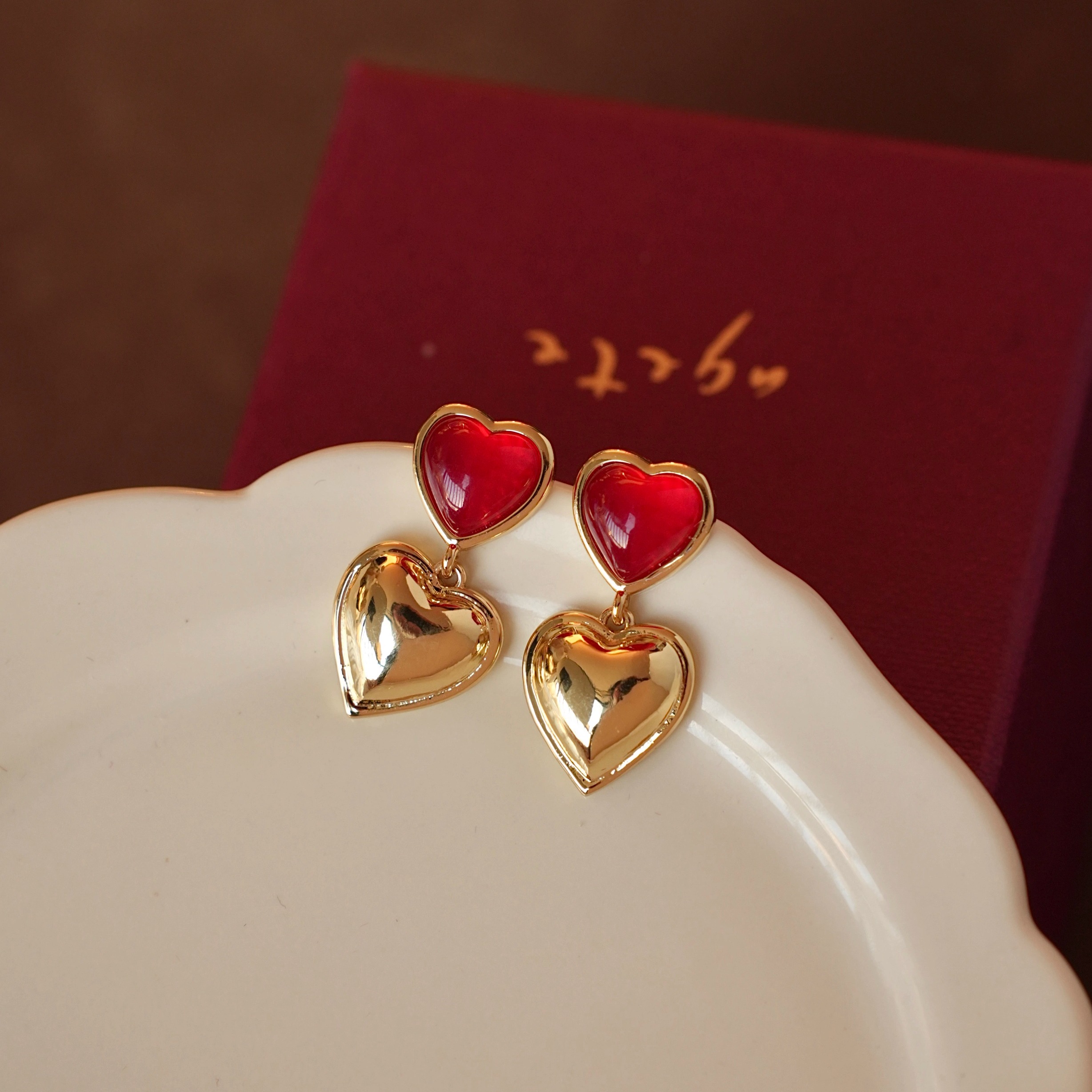 巴黎情书｜法式酒红爱心耳环