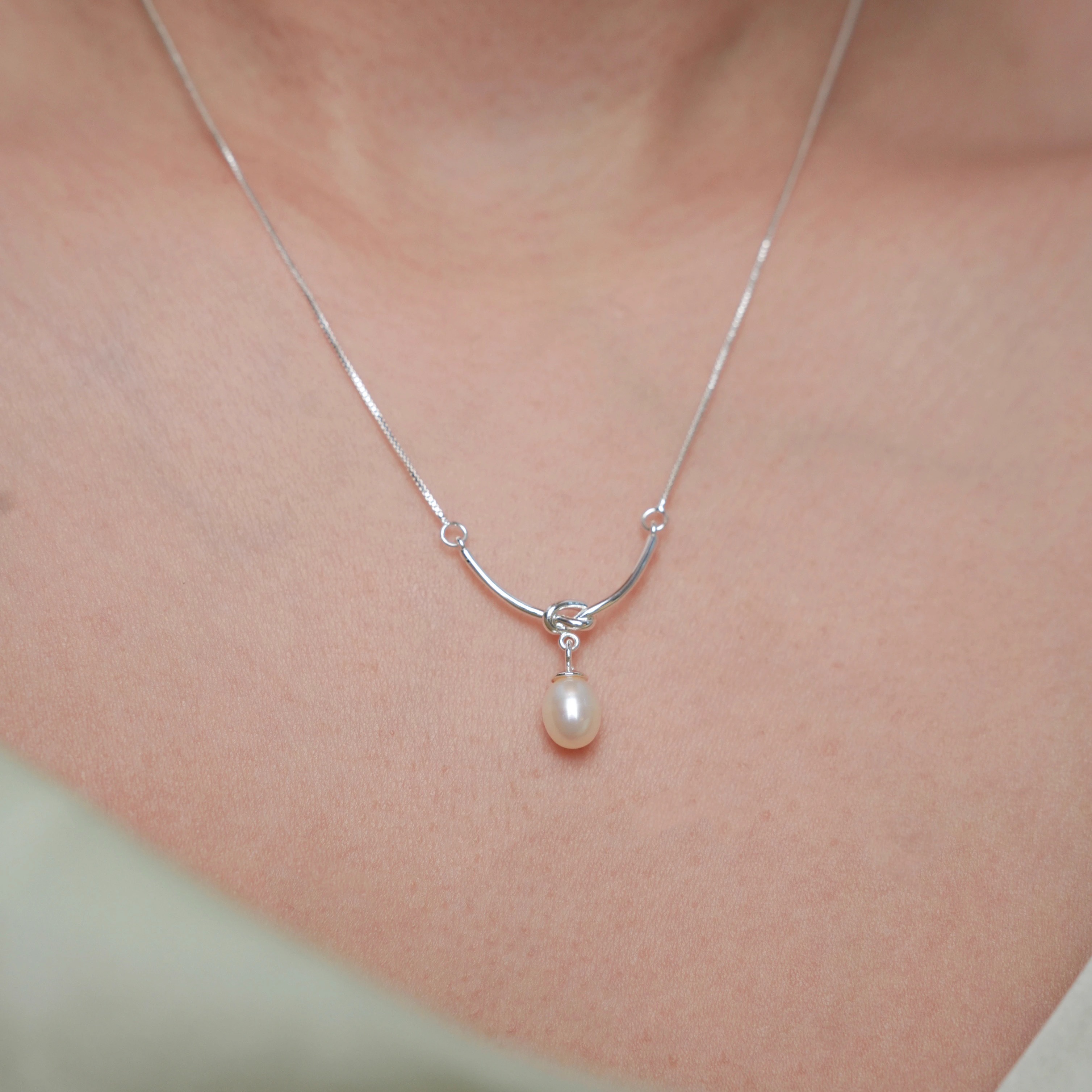 「自由线条」法式极简珍珠项链