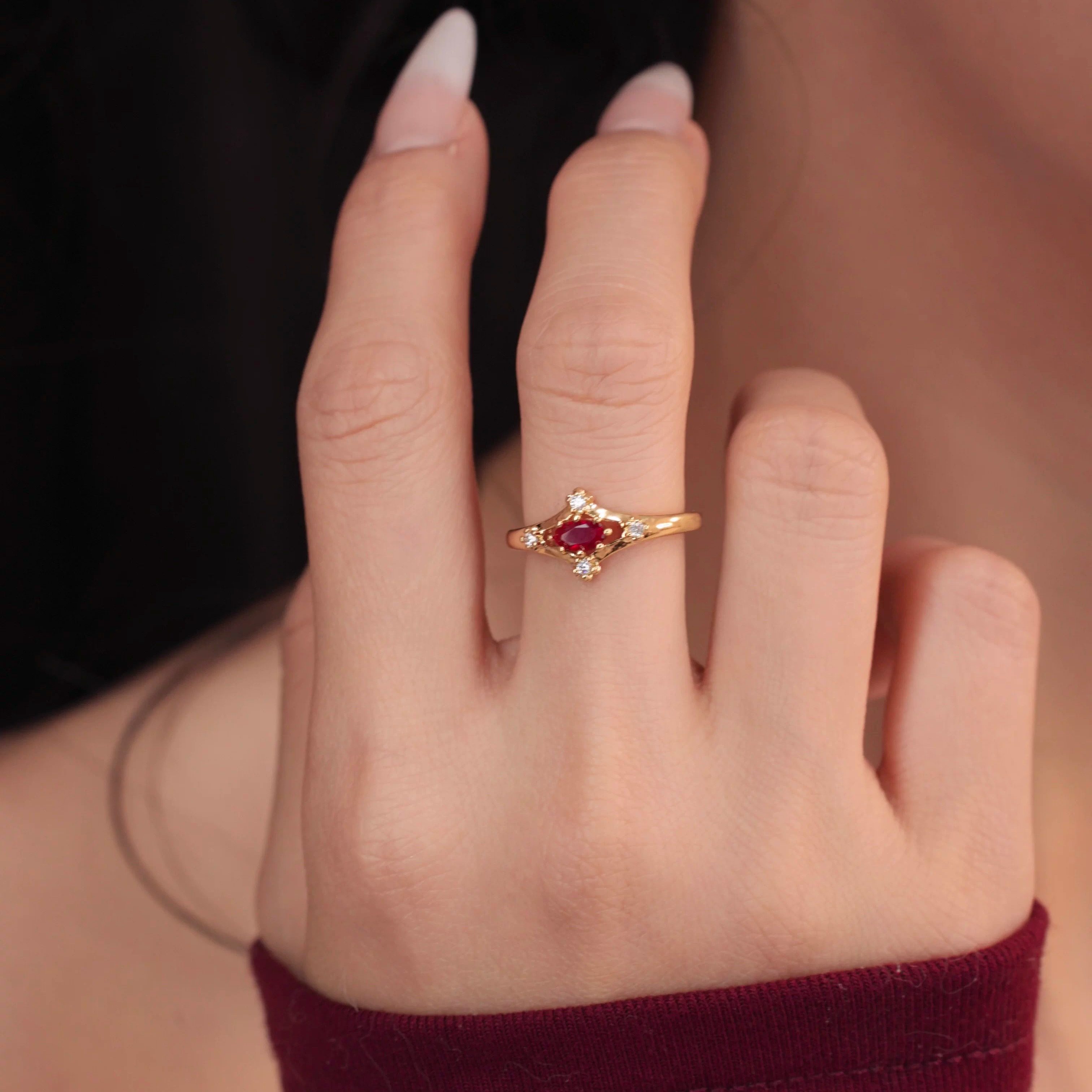 「斯嘉丽焰心」法式复古轻奢高级感闪耀精致包金显白酒红宝石戒指