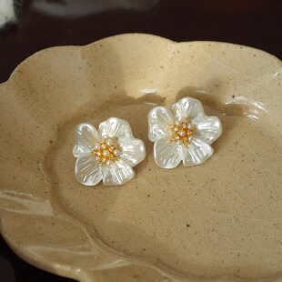 「托斯卡纳白花」法式 耳夹 复古vintage高级感优雅白花朵耳钉耳环
