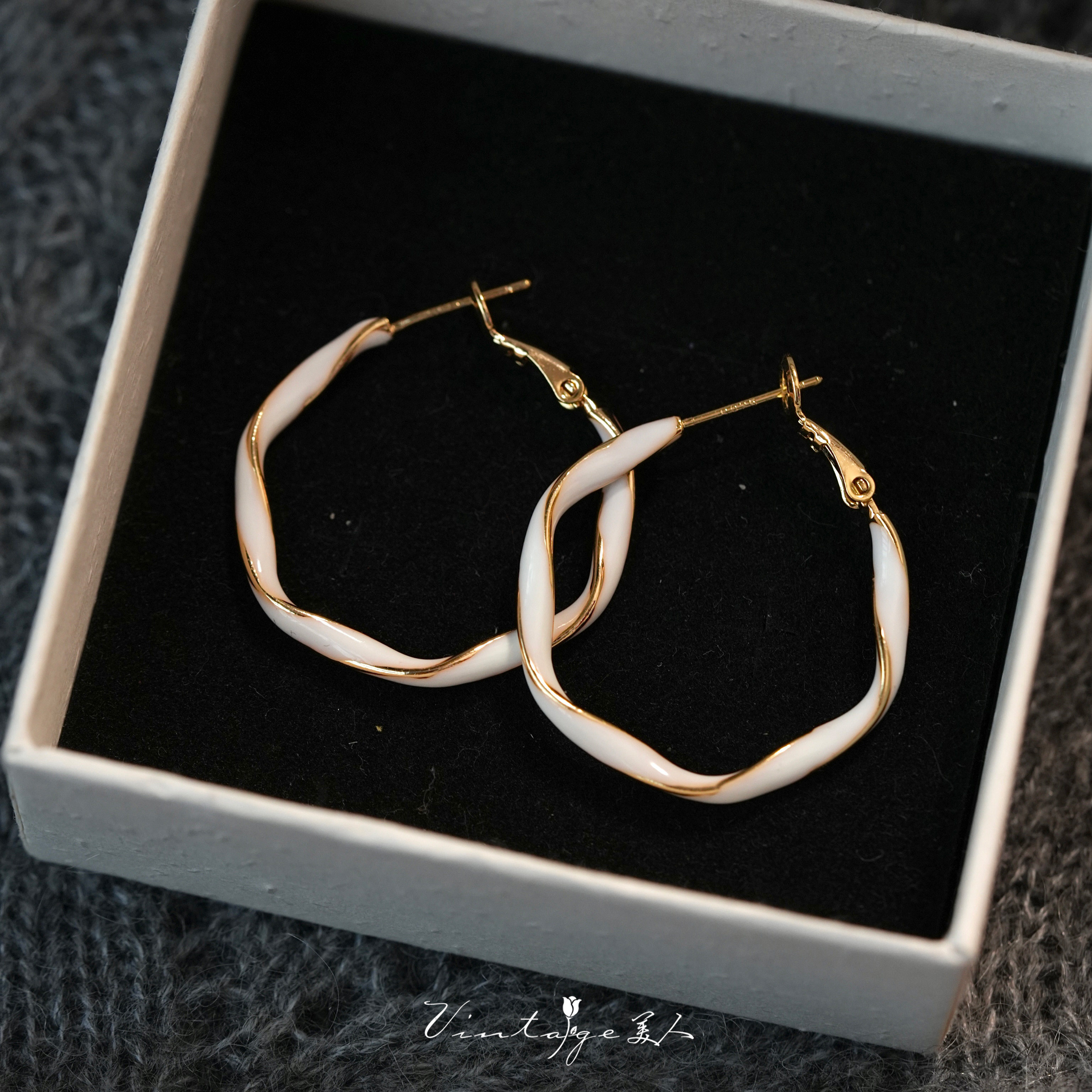 「纽约艺术」法式高级感优雅百搭简约设计白色珐琅釉扭曲耳环耳夹