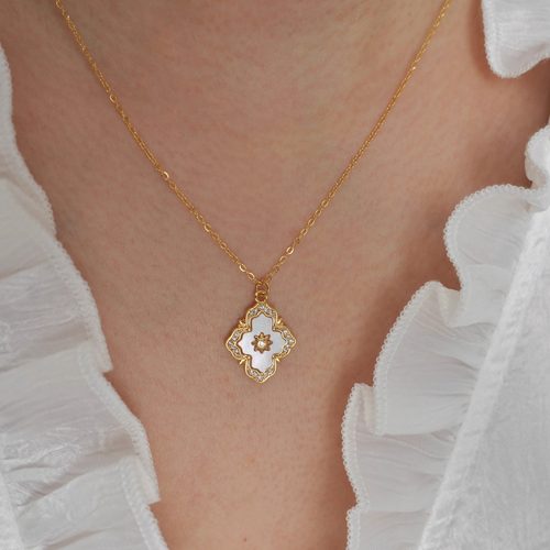 中世纪之旅~天然白贝母项链