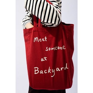 后院周边冰滑轻薄字母印花红色帆布包 有内袋