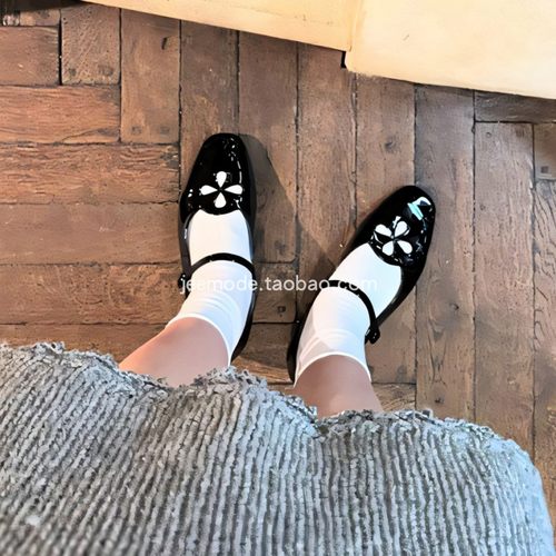 小众设计镂空花朵漆皮玛丽珍皮鞋