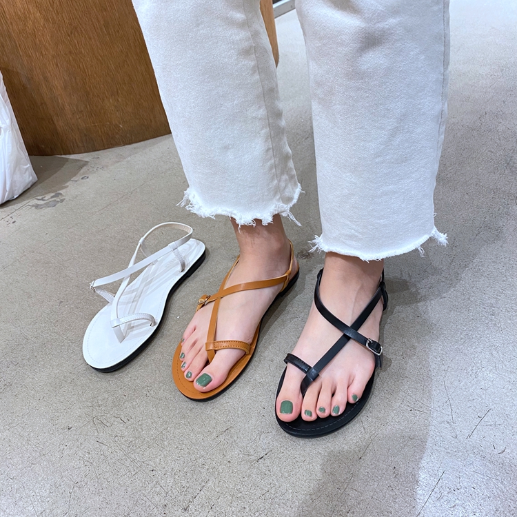小池在首尔2023春夏新款圆头夹趾简约罗马平底细带套脚度假凉鞋女