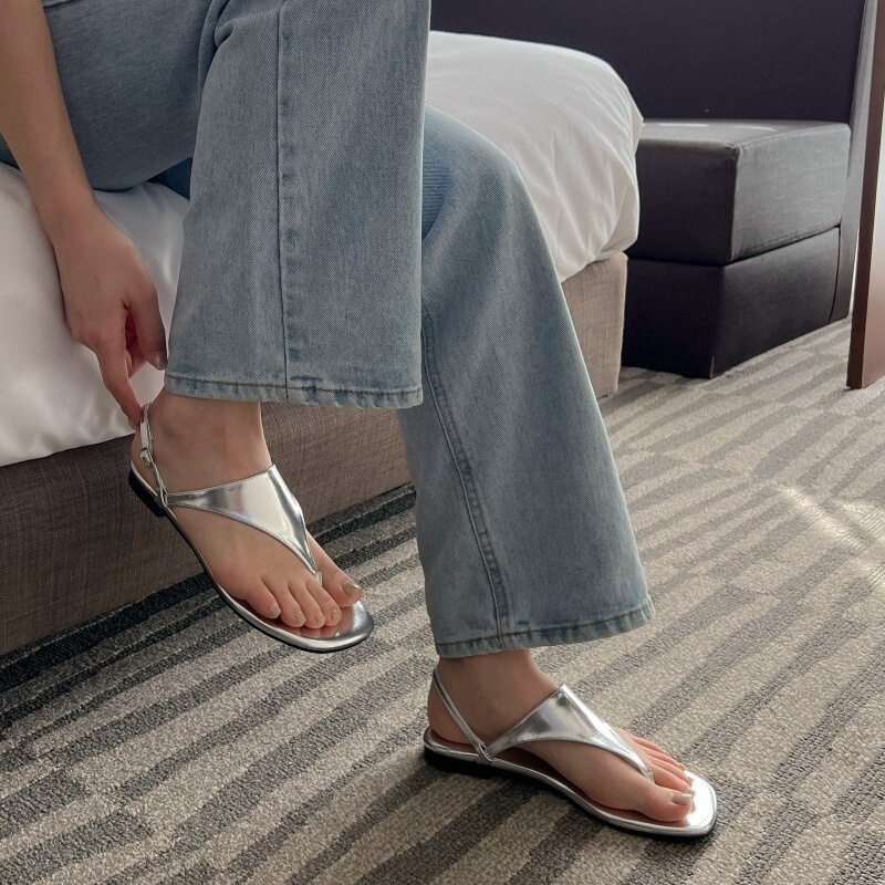 平底搭扣pu夹趾休闲凉鞋