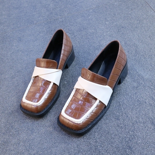 小池在首尔2023春季新款ins方头中口英伦风皮鞋鳄鱼纹拼色女单鞋