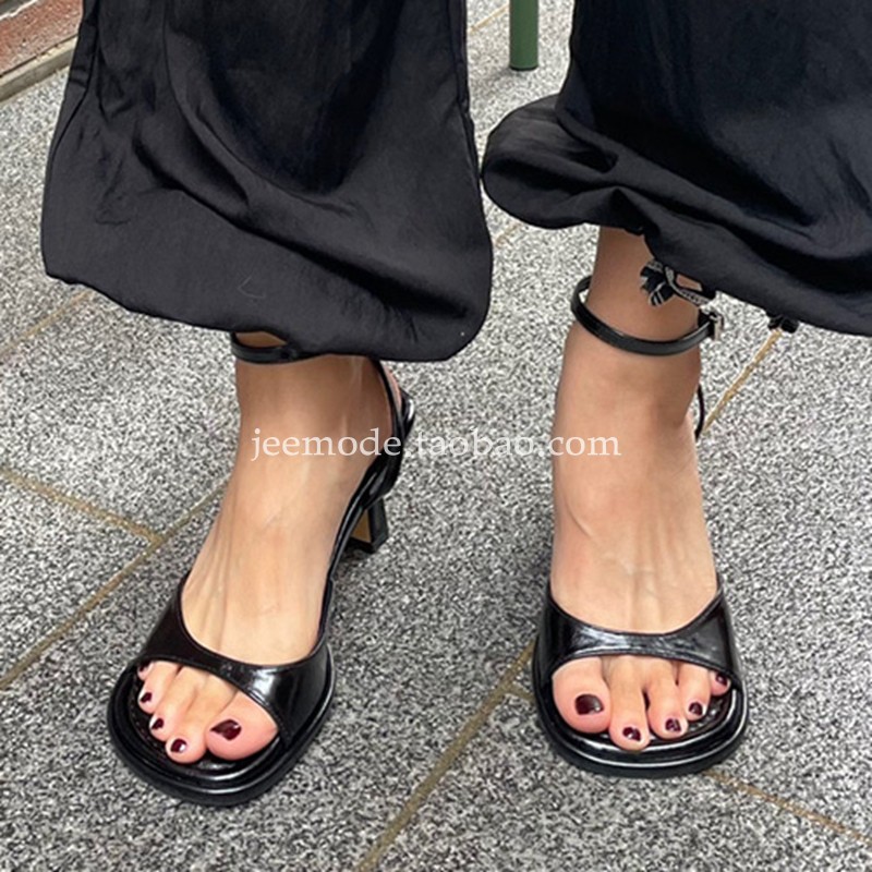 小池在首尔2025年夏季少女风圆头露趾脚踝搭扣细跟高跟一字带凉鞋