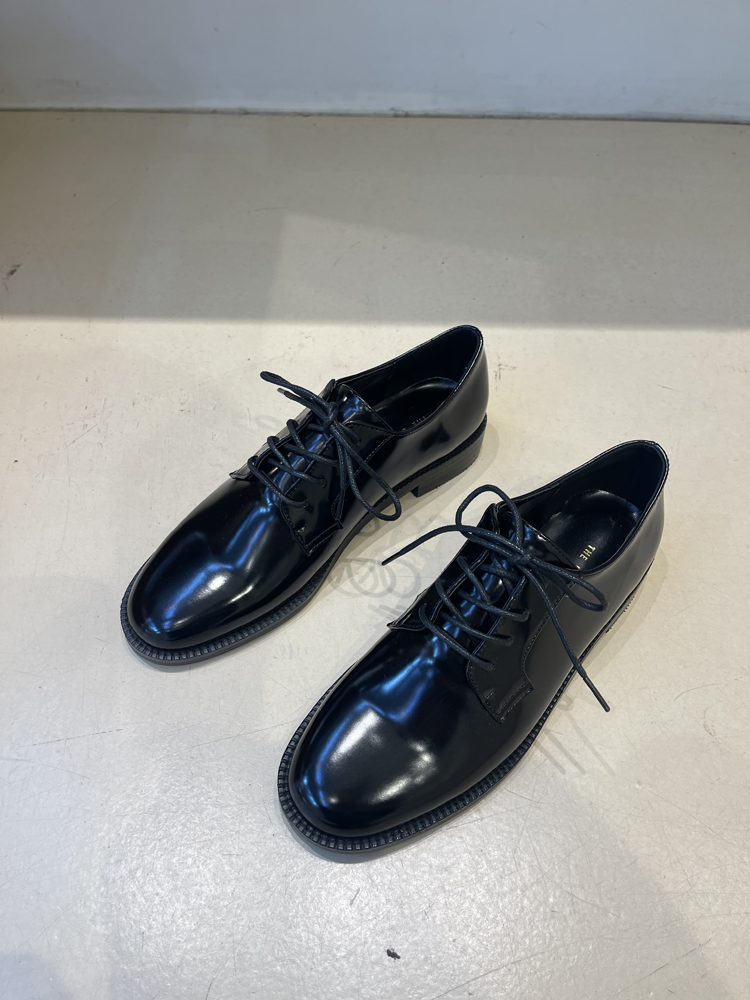 圆头系带低跟英伦中性皮鞋