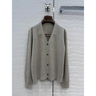 气质款蓟花金属扣装饰V领长袖毛针织衫