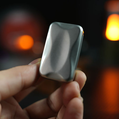 竞技无限位磁力推牌EDC甩牌钛合金啪啪币指尖解压神器减压玩具