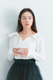 不退换 韩国Bau代购 孙艺珍 明星同款气质显瘦V领衬衫
