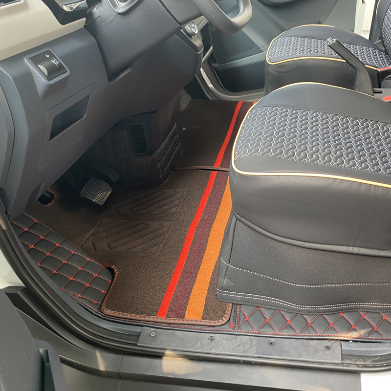 上汽大通EV30电动封闭厢货脚垫