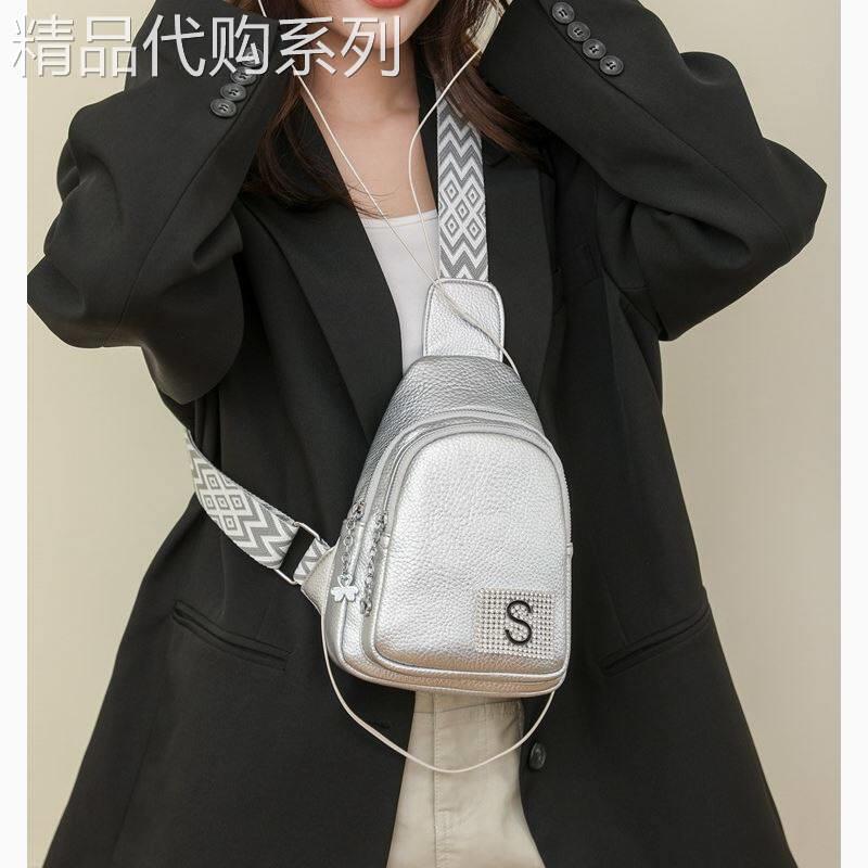 轻奢时尚斜挎胸前包包女2026新款软皮百搭斜挎包休闲真皮小胸包潮