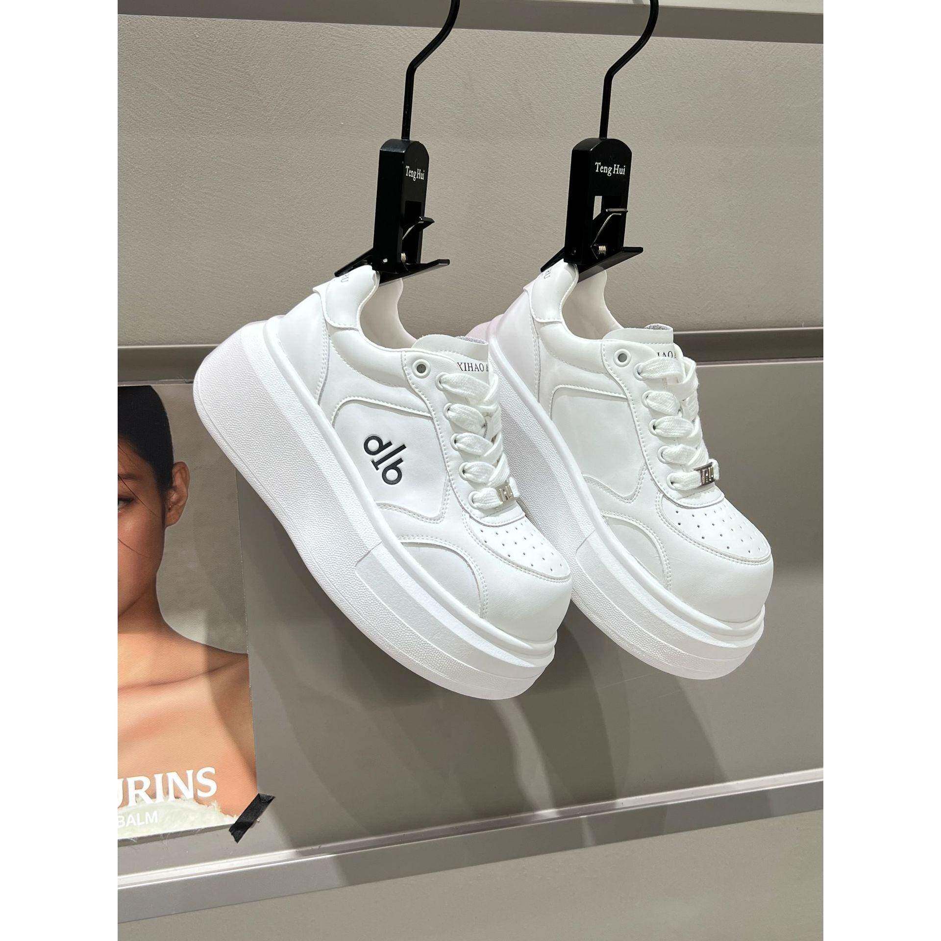 2025秋冬新款巨好看的百搭小众厚底增高小白鞋超火真皮运动板鞋子