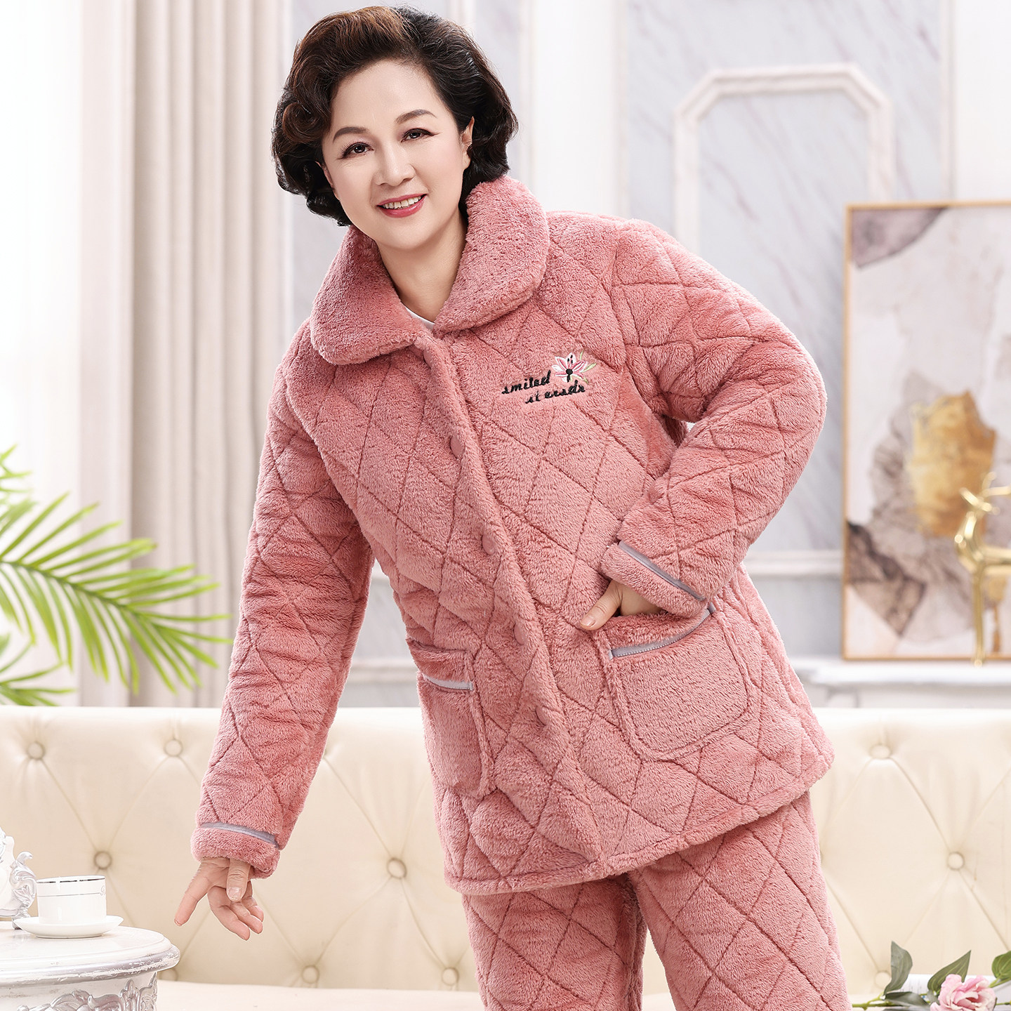 睡衣女秋冬款加厚加绒珊瑚绒三层夹棉中老年人妈妈家居服冬季套装