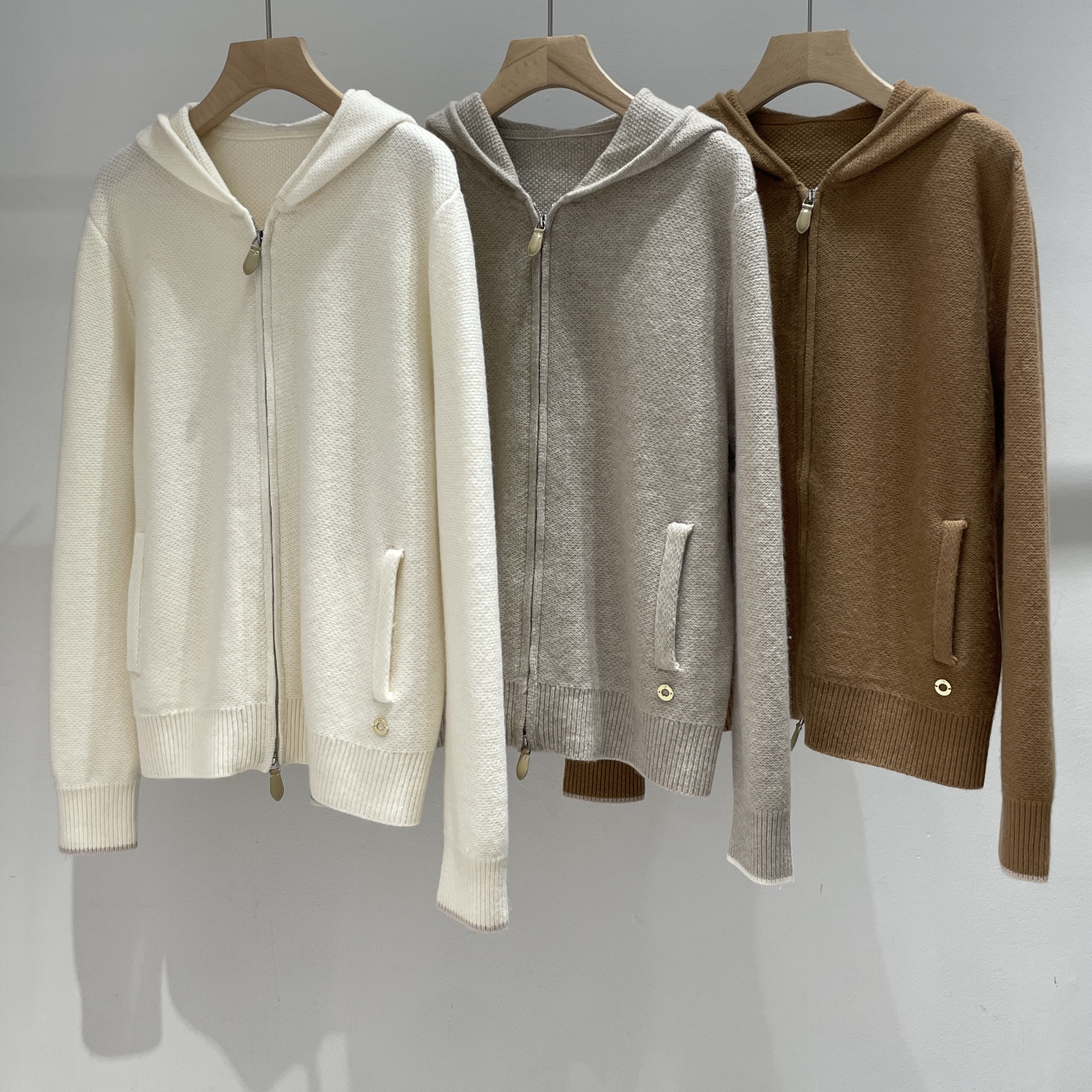 多多冬上新老钱风连帽拉链休闲羊绒衫（含100羊绒）A0386