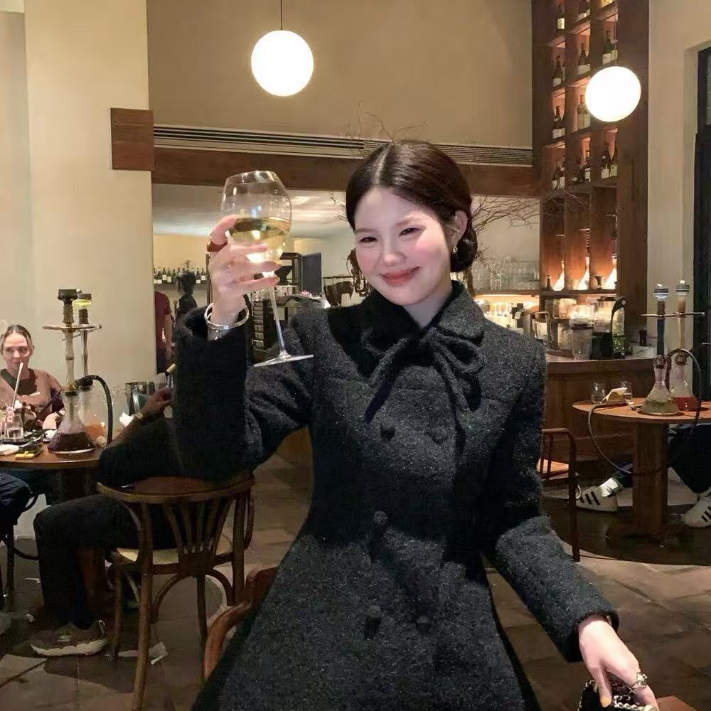 L多 STU多IO亮亮家-院风娃娃领蝴蝶结长款毛呢连衣裙羽绒服ys1-95