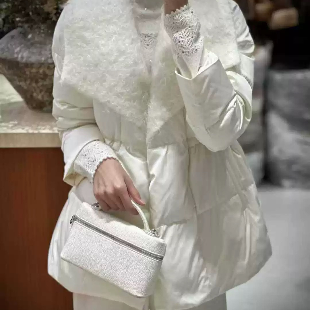 多多店冬上新轻奢真马海毛大翻领收腰保暖羽绒服外套YS5-Js68