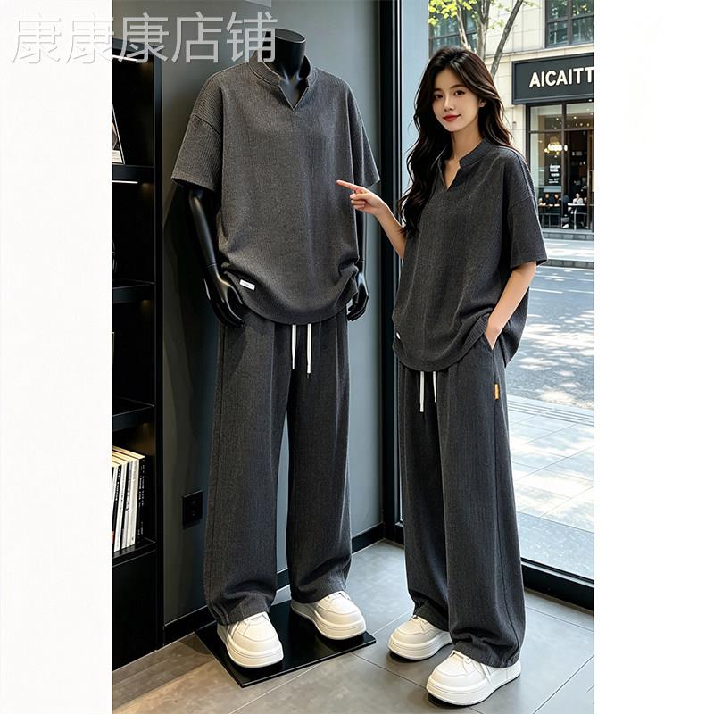 潮牌薄款宽松高级感运动套装男夏季肌理感V领短袖T恤休闲裤两件装