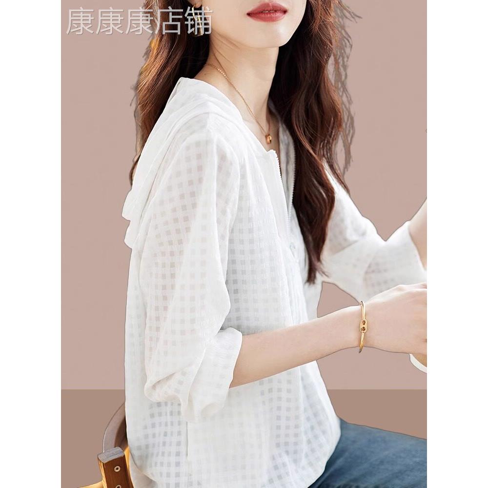 时尚的冰丝女性防晒服2025新款防紫外线运动兜帽薄纱夹克